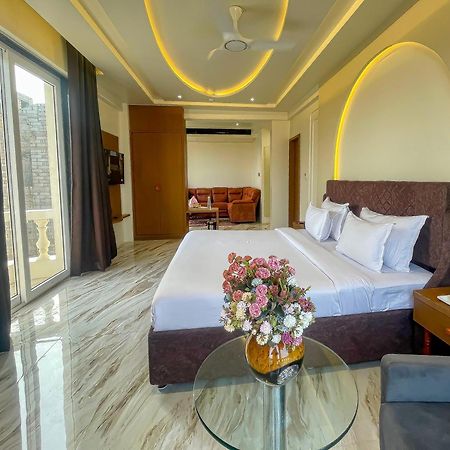 The S Crown Somnath Hotel Екстериор снимка