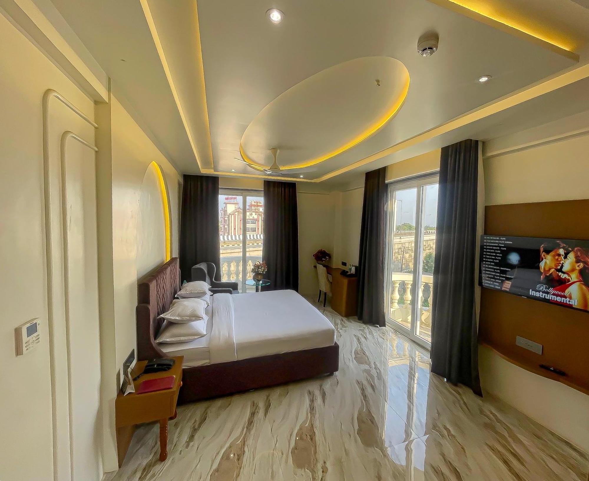 The S Crown Somnath Hotel Екстериор снимка