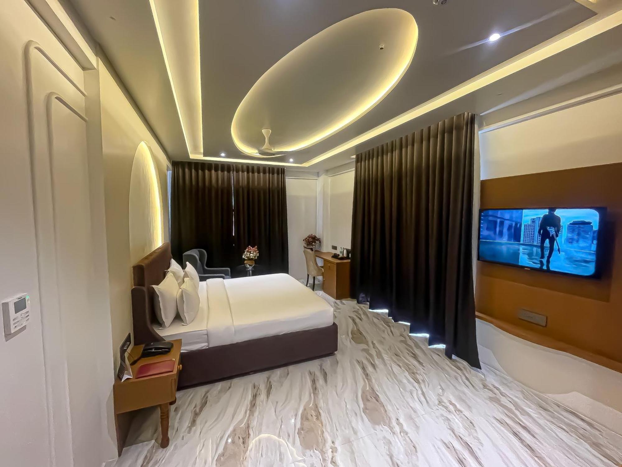 The S Crown Somnath Hotel Екстериор снимка