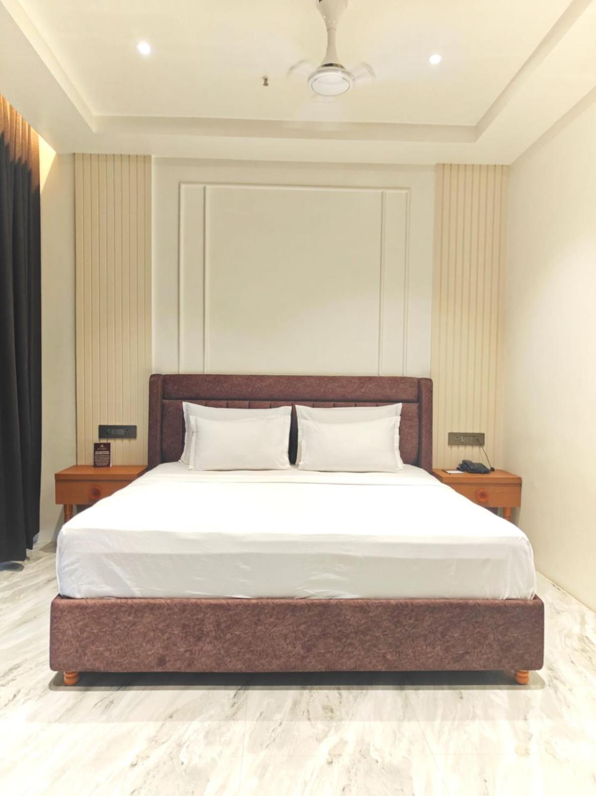 The S Crown Somnath Hotel Екстериор снимка