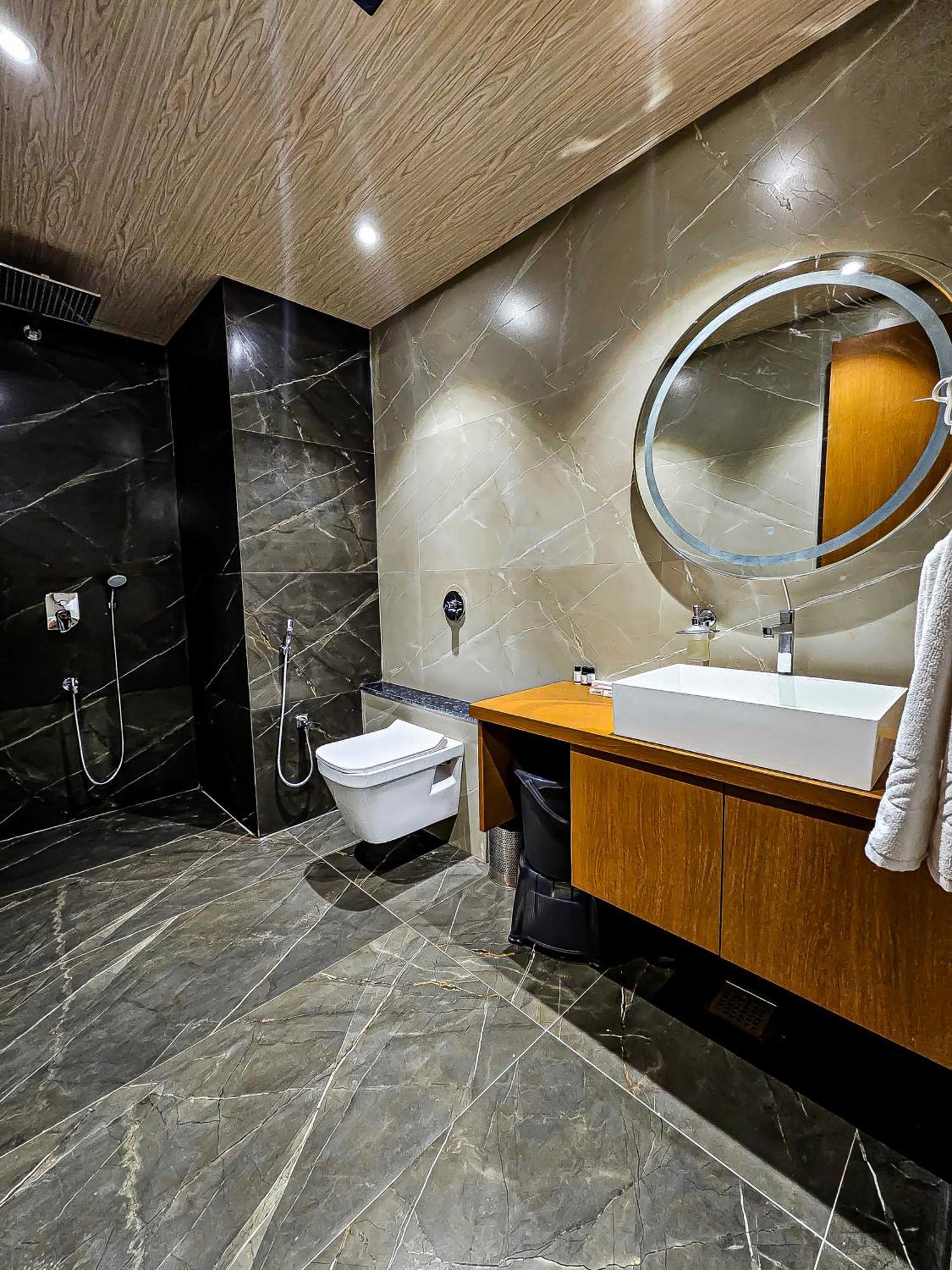 The S Crown Somnath Hotel Екстериор снимка