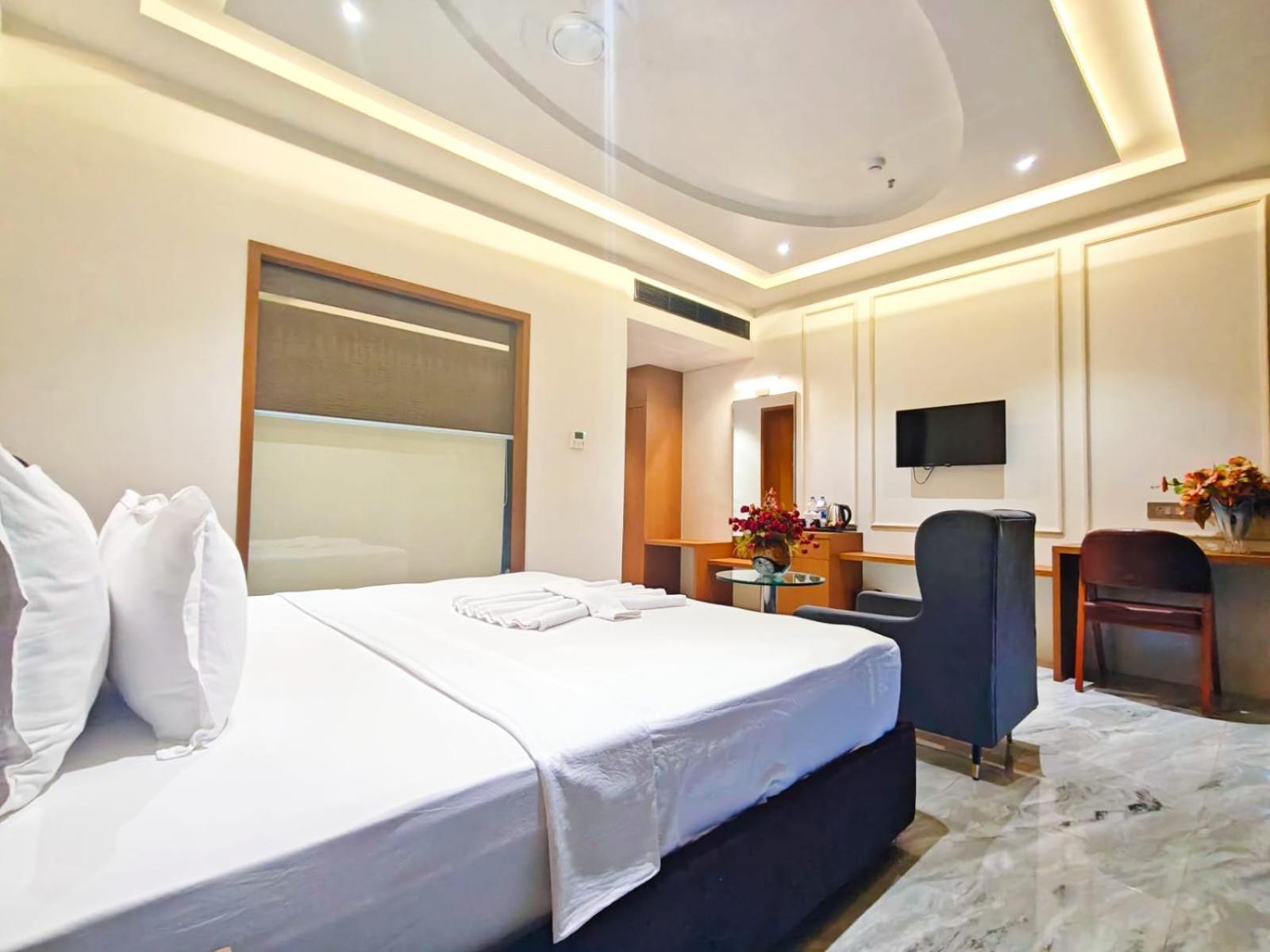 The S Crown Somnath Hotel Екстериор снимка