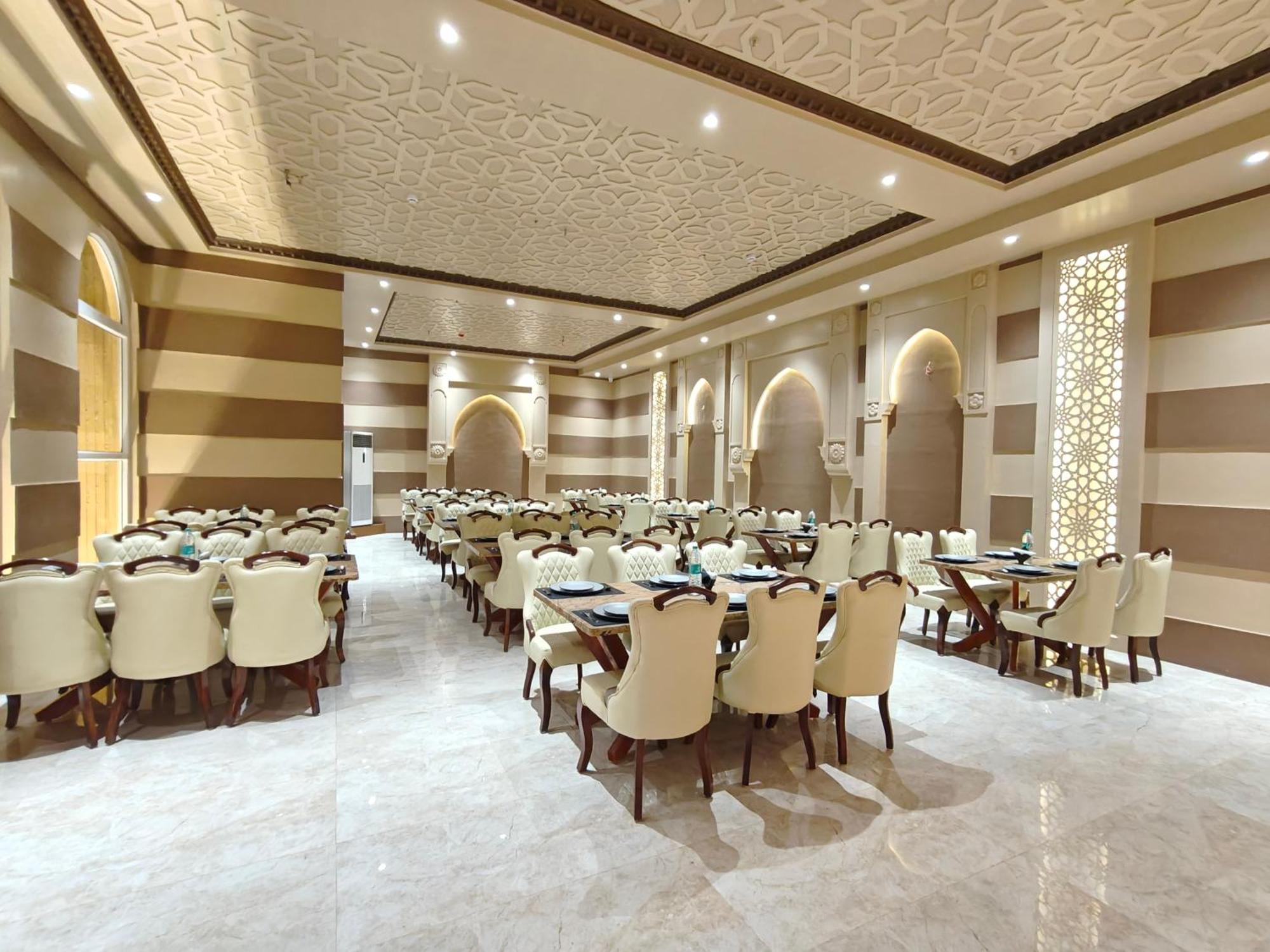 The S Crown Somnath Hotel Екстериор снимка