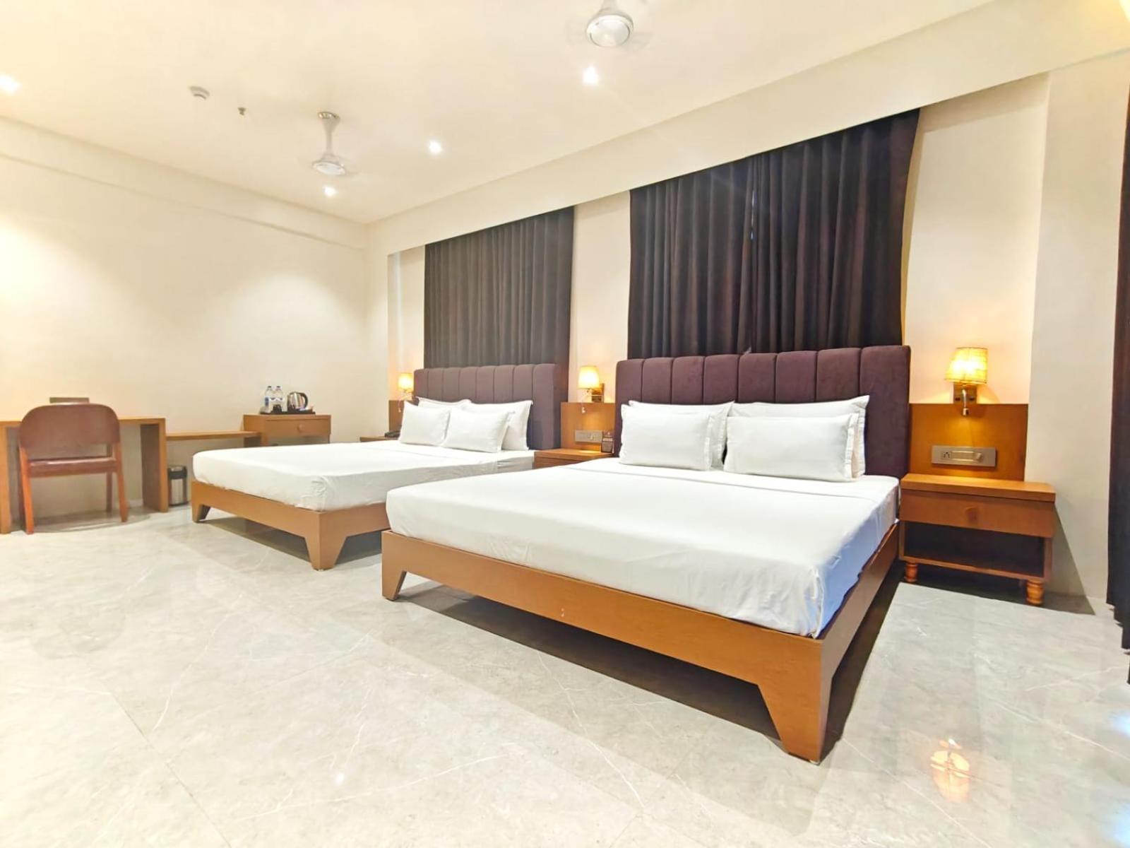 The S Crown Somnath Hotel Екстериор снимка