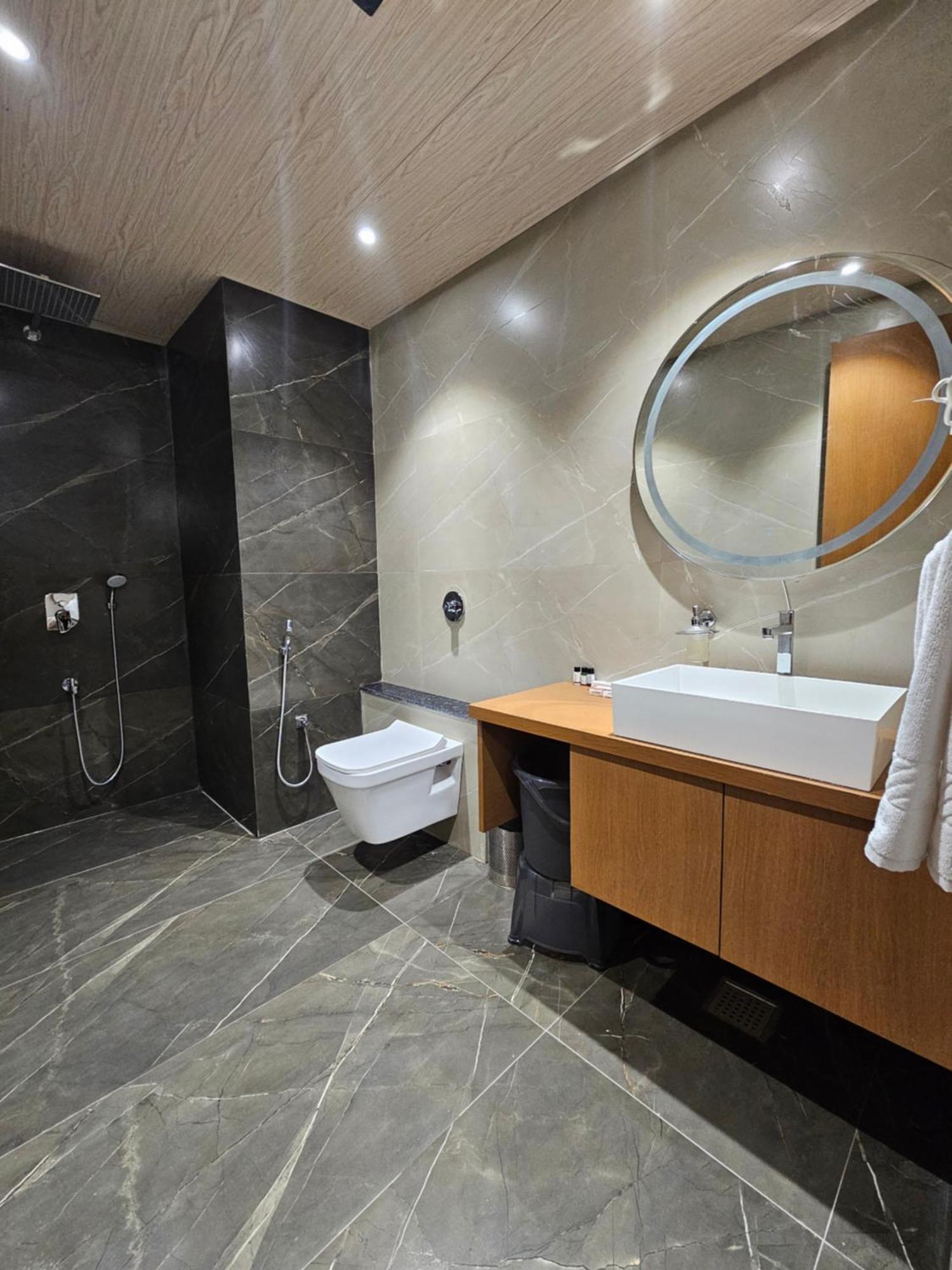 The S Crown Somnath Hotel Екстериор снимка