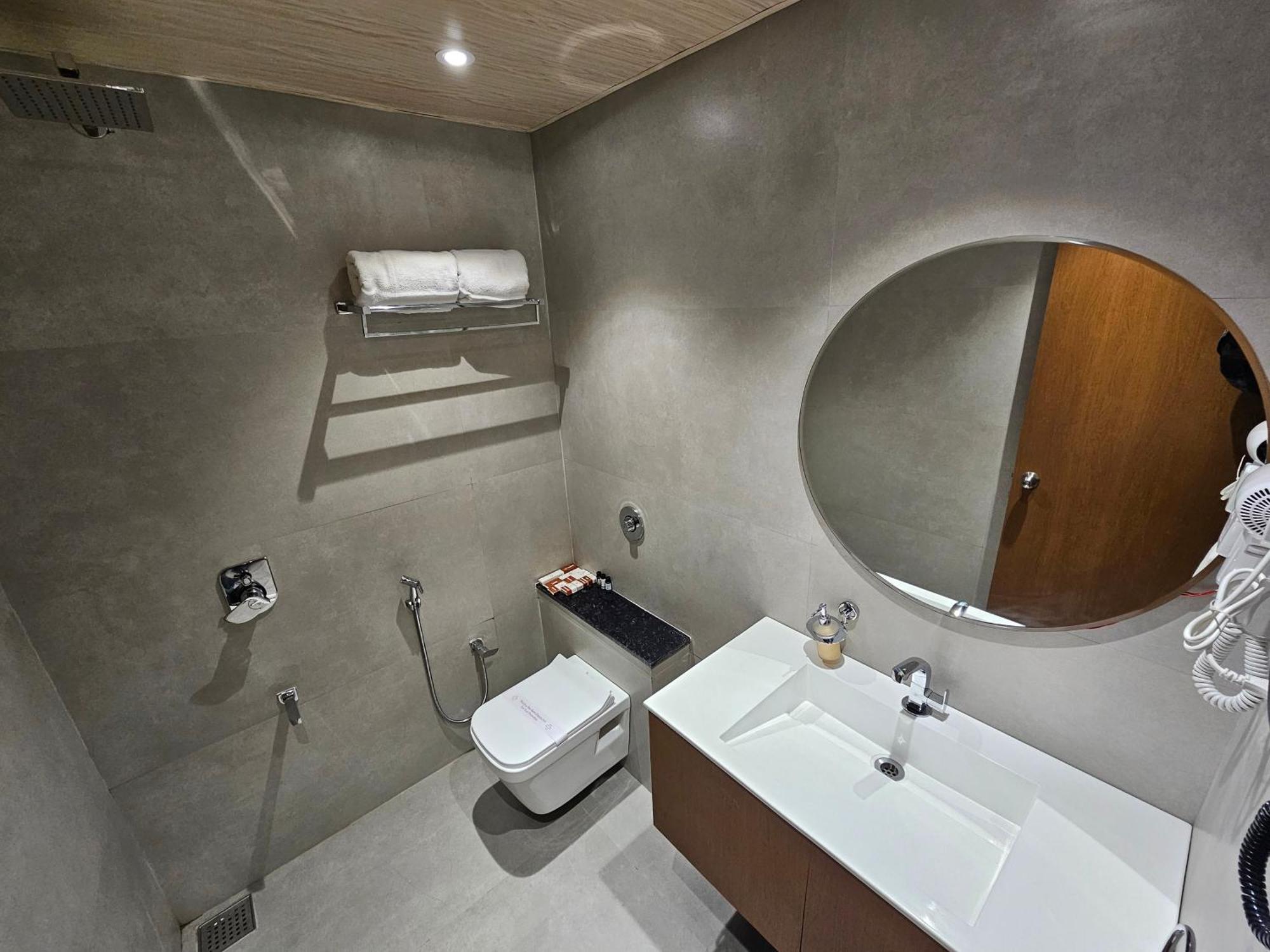The S Crown Somnath Hotel Екстериор снимка