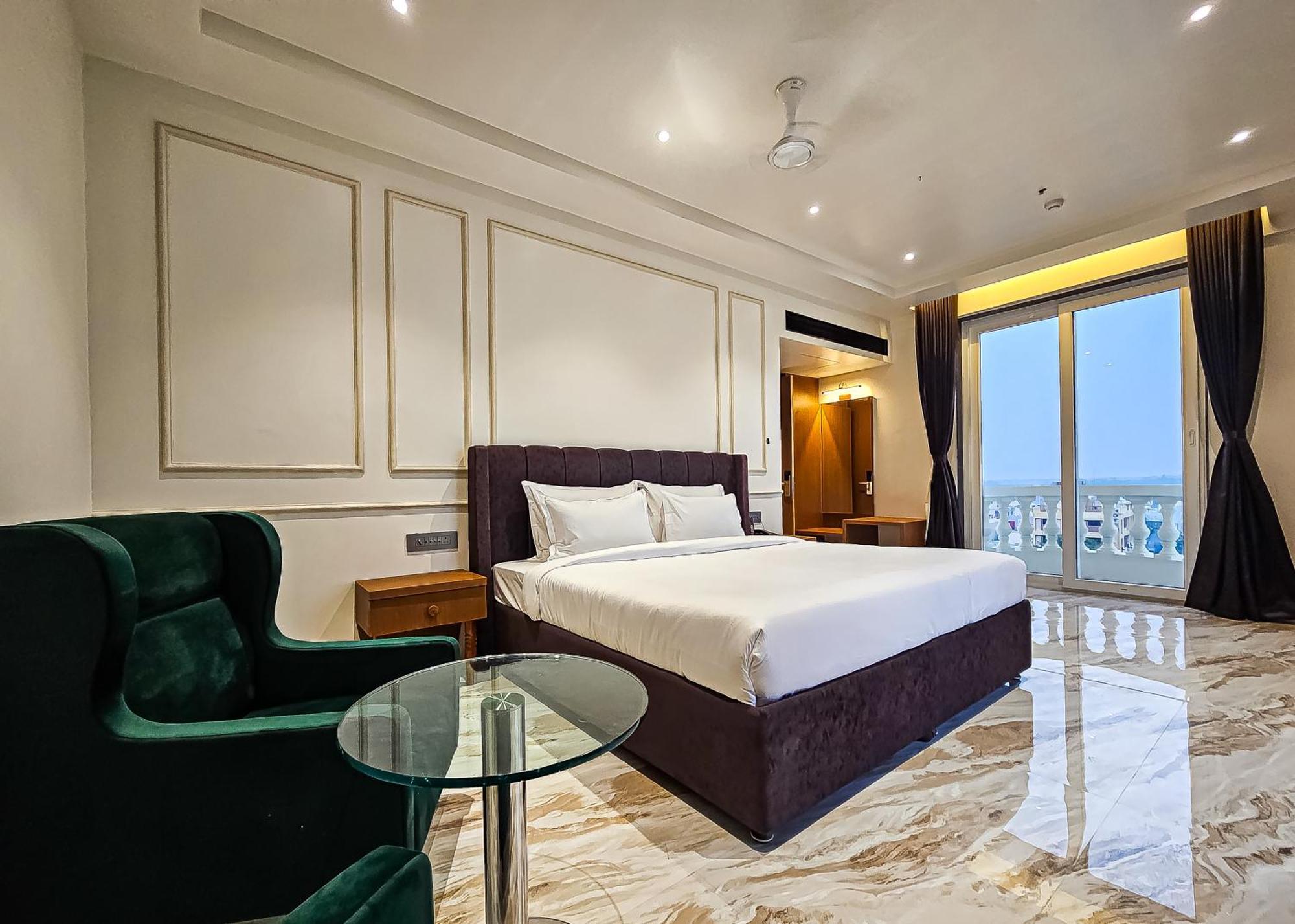 The S Crown Somnath Hotel Екстериор снимка